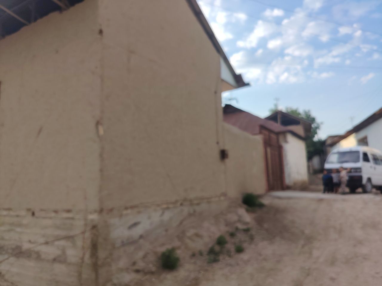 Sotiladi hovli yashab turilgan Hujjatlar joyida