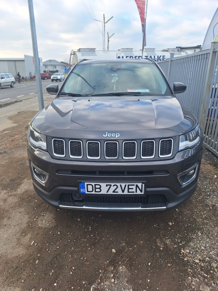Vând jeep compas