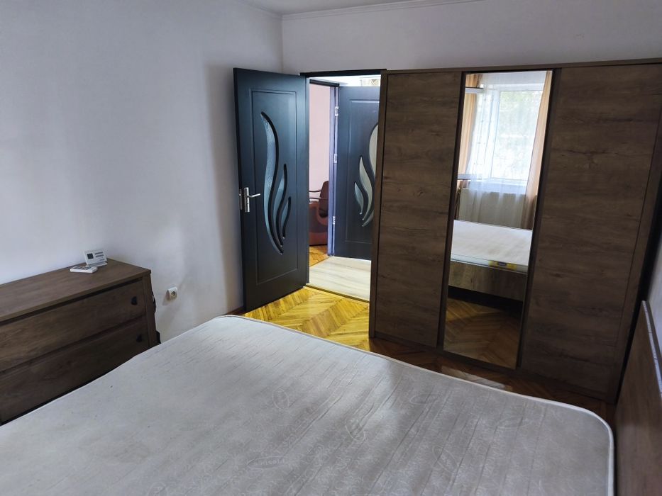 Închiriez apartament