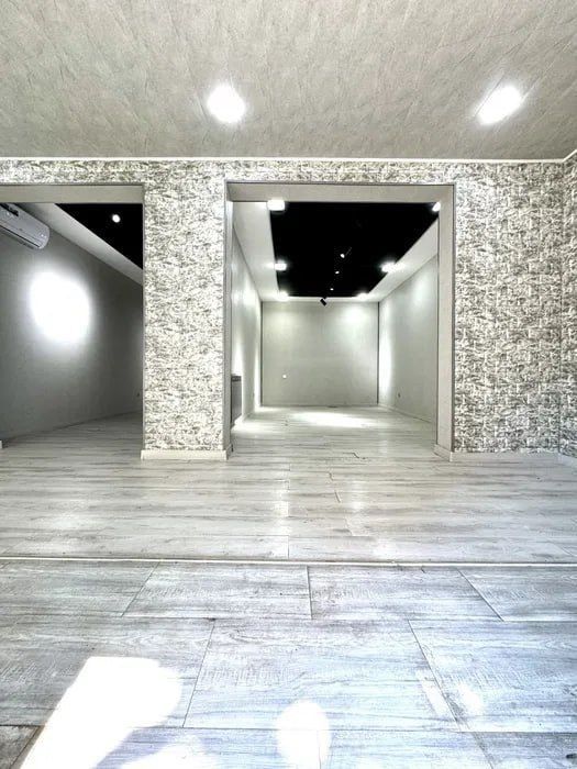 Чиланзар11 ор Макаронка перекресток 80м² 1этаж 4кабинета в доль дороги