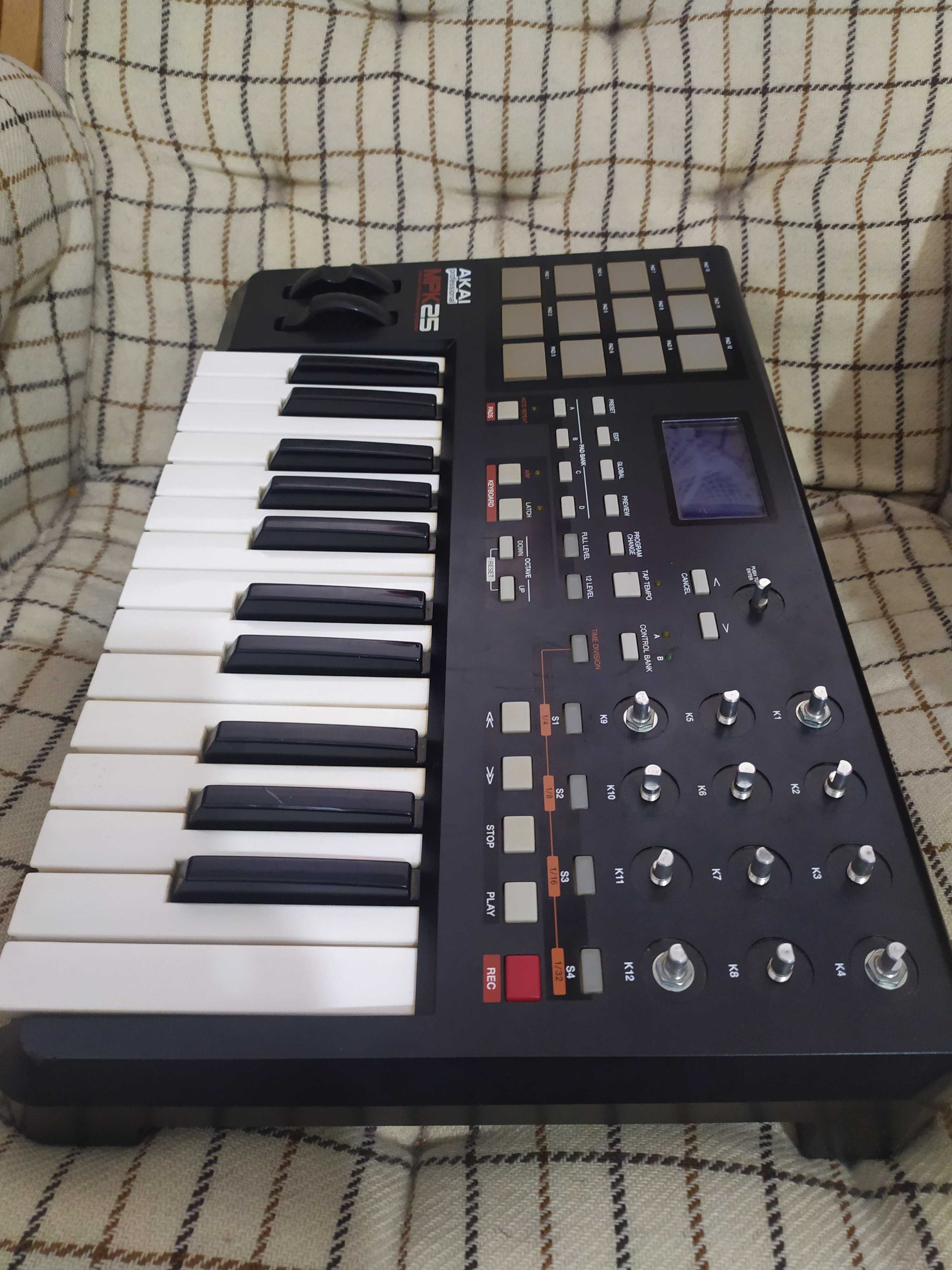 Midi Keyboard Akai mpk 25 Professional Миди клавиатура .