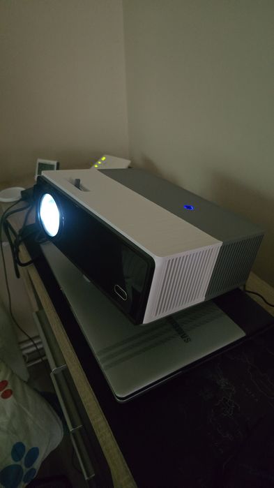 vând videoproiector Nou