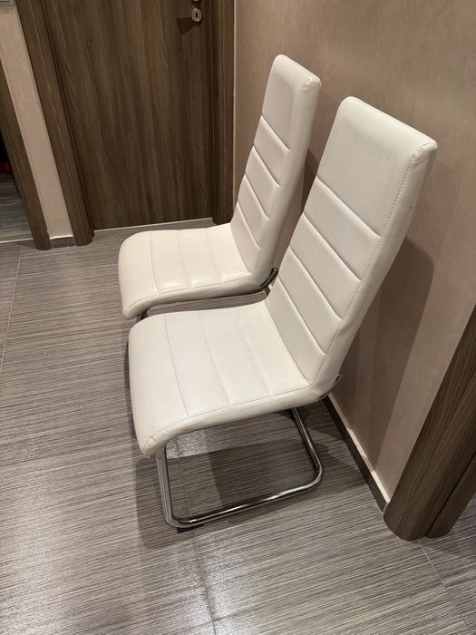 Продавам 6 трапезарски стола