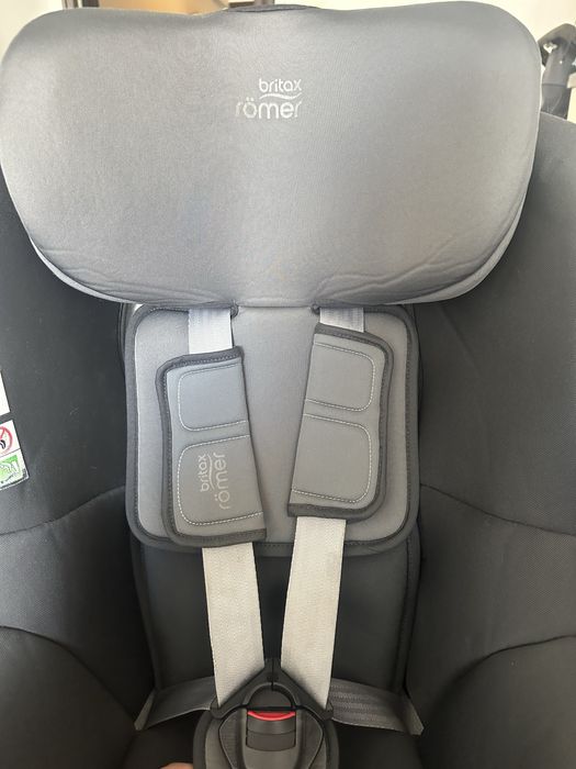 Britax Romer Dualfix i-Size M стол за кола + подложка подарък