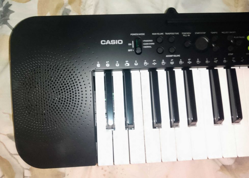 Синтезатор Casio CTK-240 + оригинален адаптор