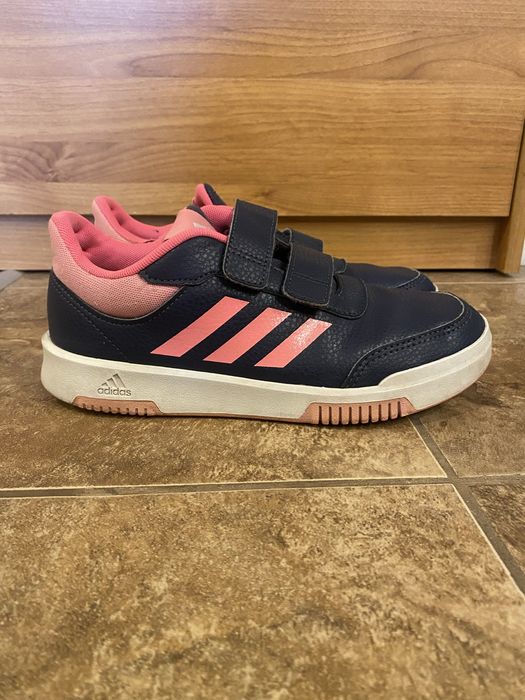 Лот от маратонки Adidas за момиче и кецове-размер 36