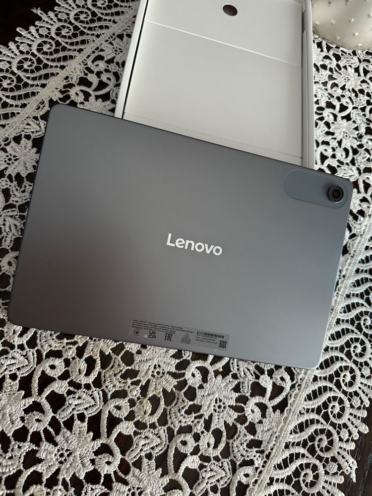 Таблет Lenovo Tab+ clear case