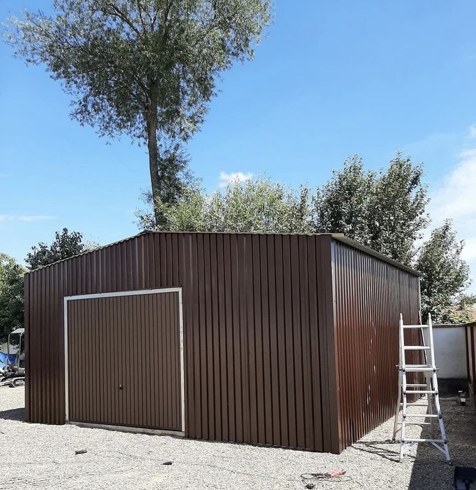 Vand garaje auto pe structura metalica