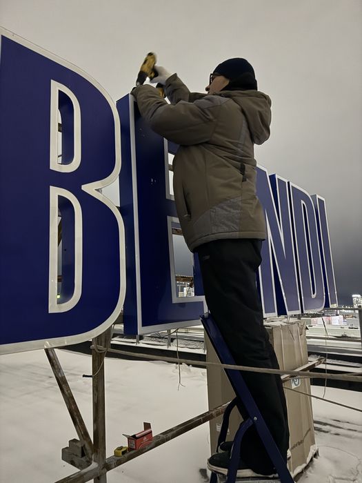 Наружная реклама под ключ. Вывески любой сложности. Крышные установки