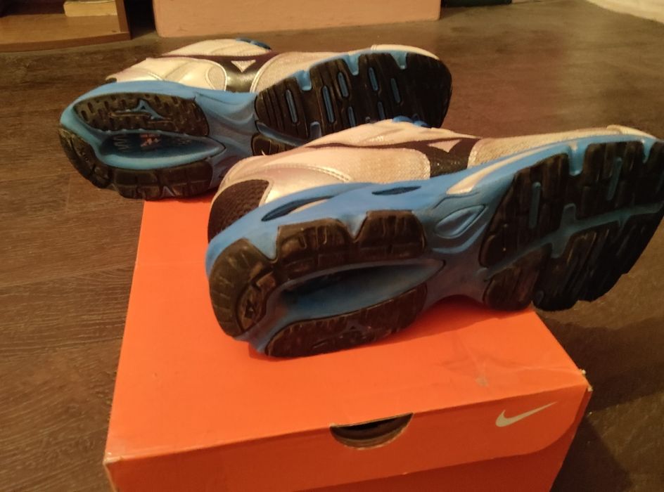 Маратонки Mizuno Wave Resolute 2