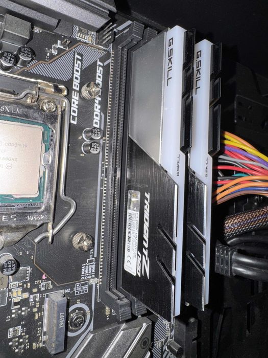 Процесор I9-9900KF/ MSI Z390 TOMAHAWK/ Рам 32GB 4000MHz CL18 + подарък