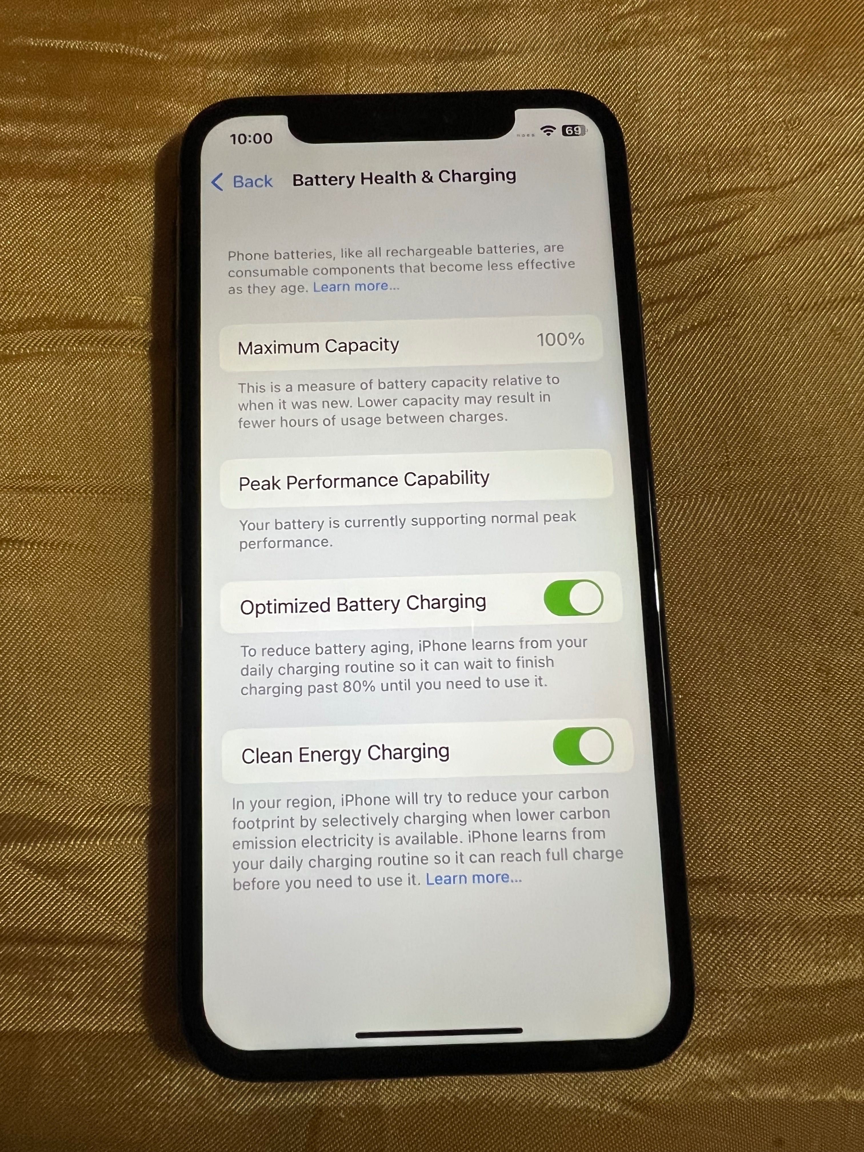iPhone X -64GB,Black,зарядно,не е заключен