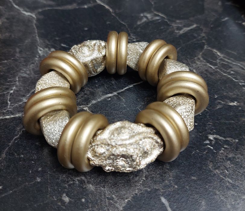 Ластична гривна златиста