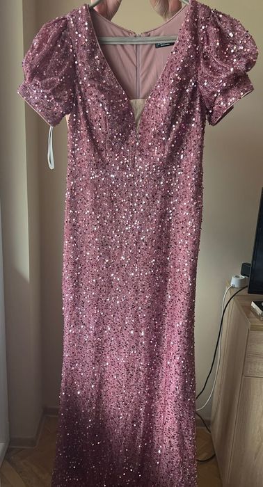 Официална рокля за повод. В отлично състояние.