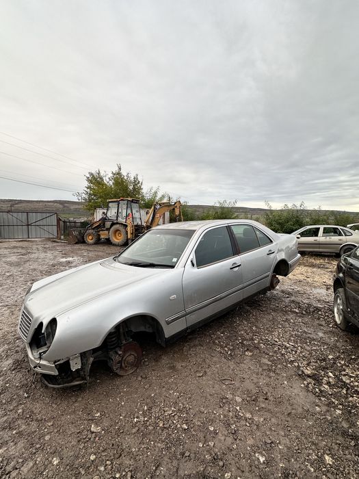 Mercedes W210 2.5D дизел на части здрав мотор