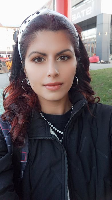 Ofer Servicii de Make up Stilizare sprâncene Manechiura și Pedichiură