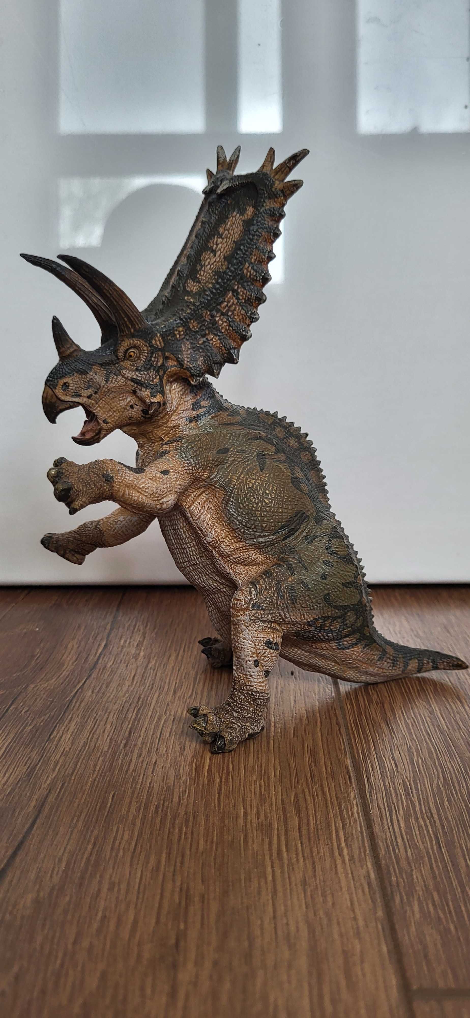 Фигура на динозавър Pentaceratops sternbergii