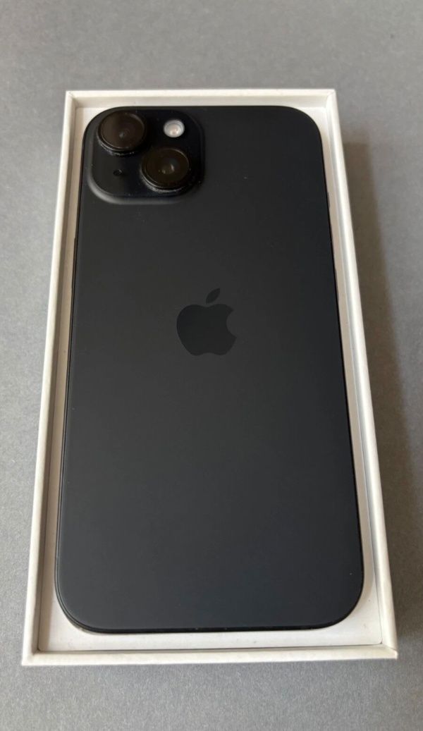 Vând iPhone 15 aproape Nou