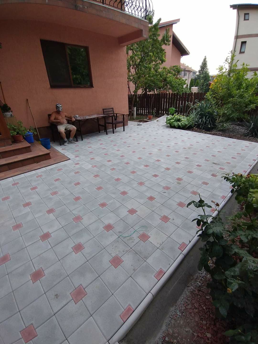 Pavaje și pavele modele noi pentru zone rezidențiale Asiguram montaj