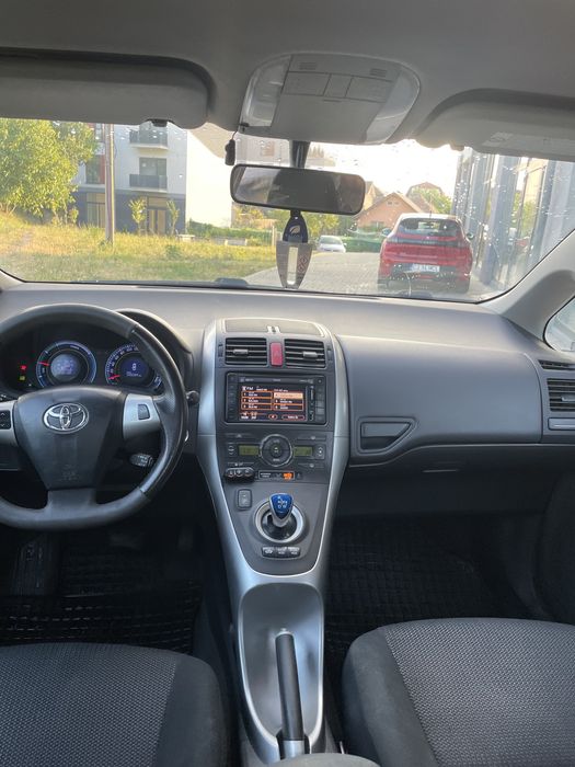 Toyota Auris Hybrid