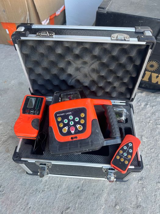 геодезически лазер със стойка