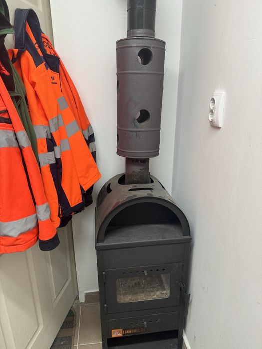 Vand soba interioara pe lemne ca noua !