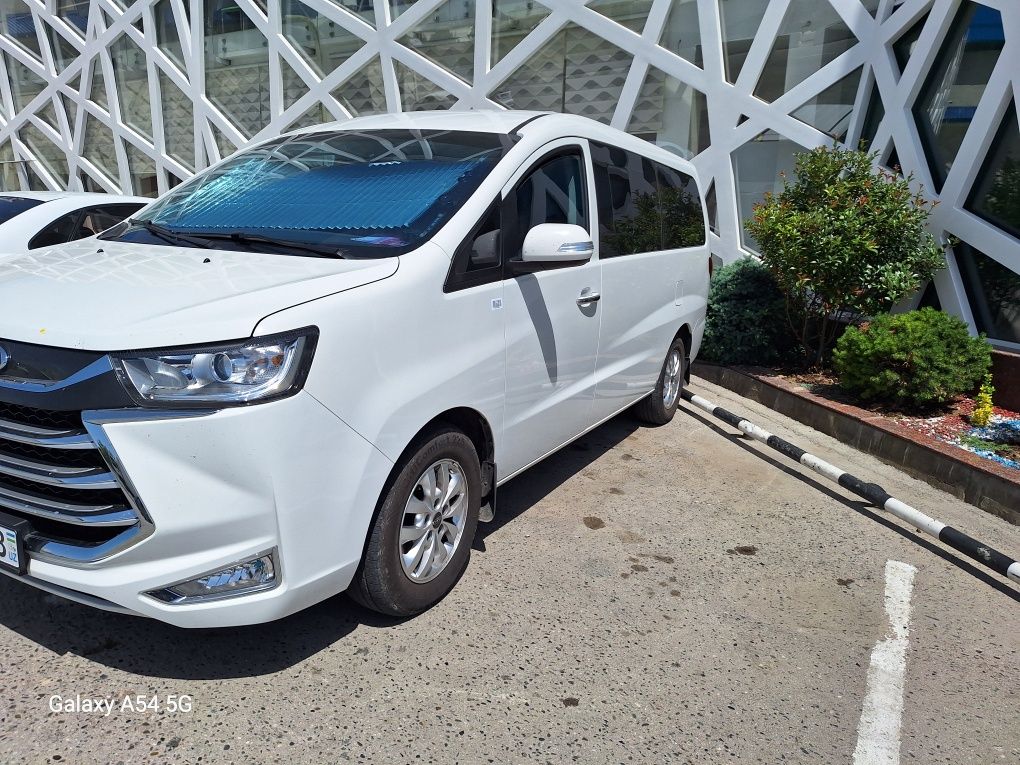 JAC M 4 сотилади