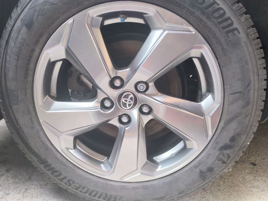 18" 5x114.3 Toyota Rav 2019- Bridstone Blizzak dot 2023