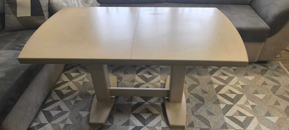 холна маса с повдигащ механизъм