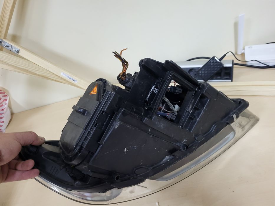 Ляв фар Audi Q7 ЗАВИВАЩ ксенон lqv far ауди кю7 zavivasht