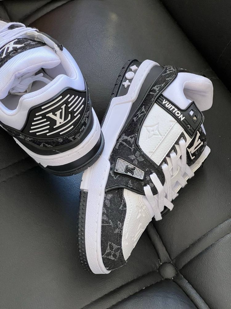 Adidasi Louis Vuitton !!! Calitate superioara !!! Marimi 40/44 !!!