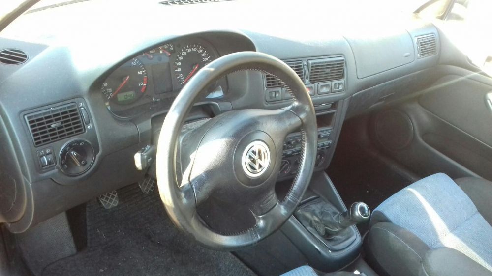 VW Golf 4 1.6 101к.с. на части