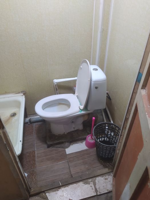 Kadishva Bivshiy obshijit , orinter kafe "Buhoro"