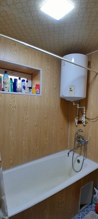 3 хонали уй сотилади. 3 кичик нохия 45 уй 47 хонадон.