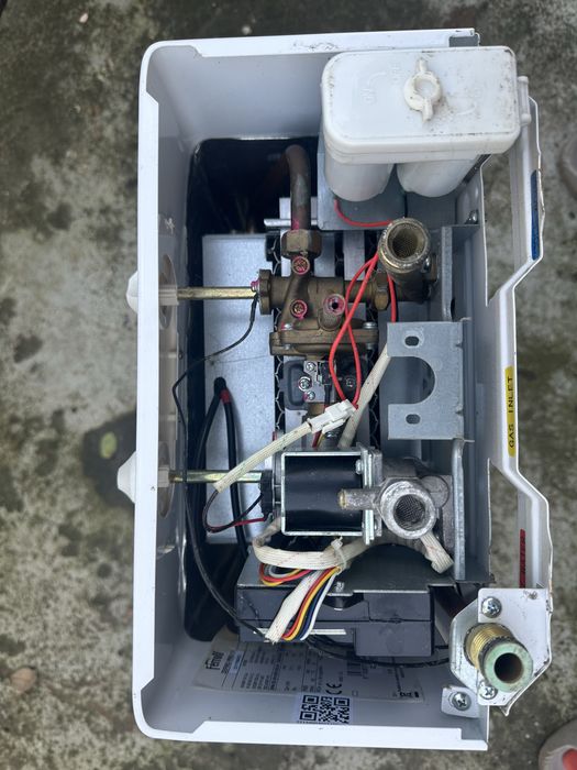 Ferolli instant pe gaz apa calda