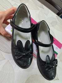 Черни обувки за момиче 19 см стелка