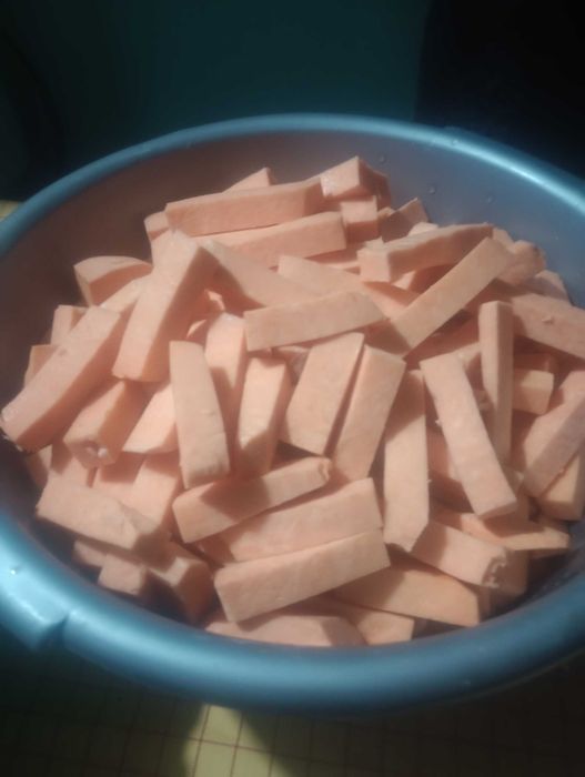 Cartofi dulci de vanzare