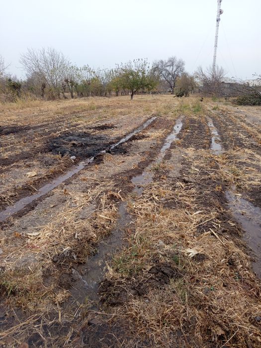 Bo'sh yer 15 sotik 2 ga bolib ham sotamz