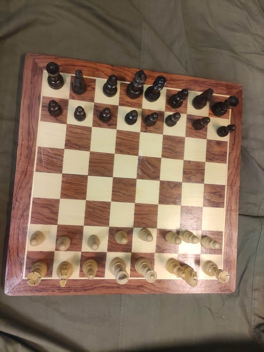 Продавам шах и табла