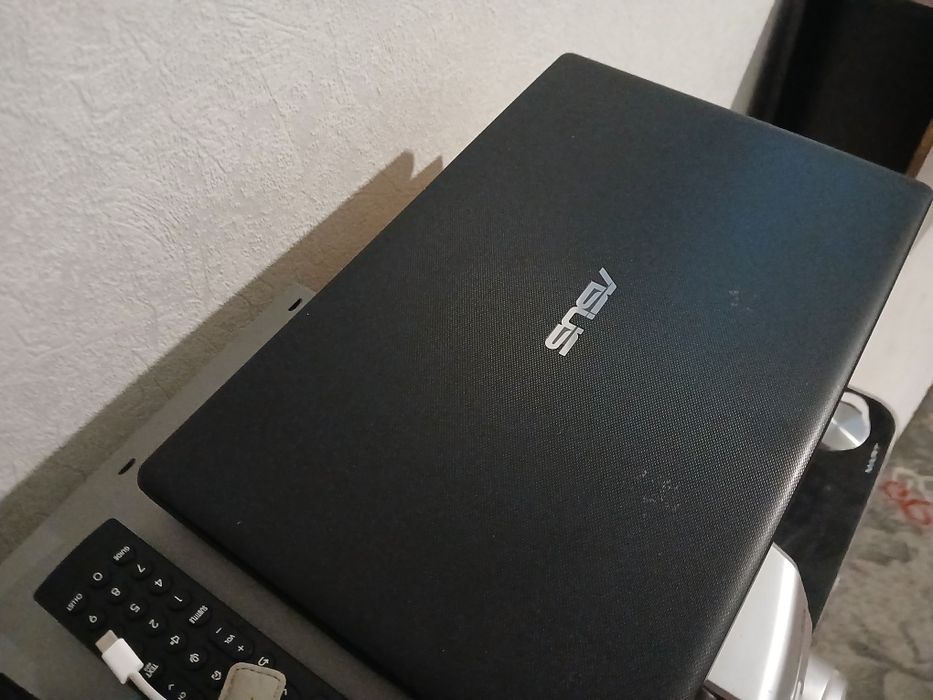 Ноутбук рабочи работает