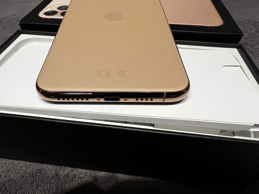 Vand iPhone 11 Pro Max Gold 256gb. FULL BOX aproape nou