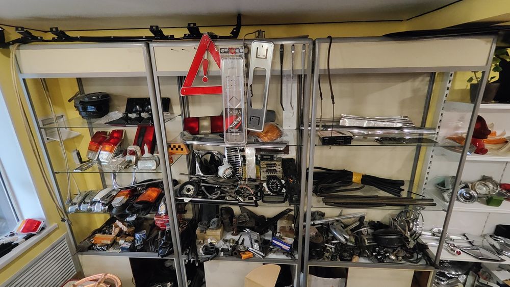 Продам торговые витрины.