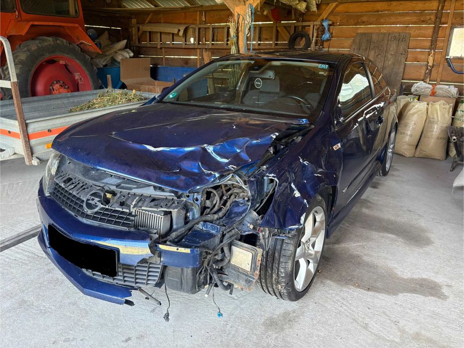 Opel Astra H GTC OPC Line - avariat
