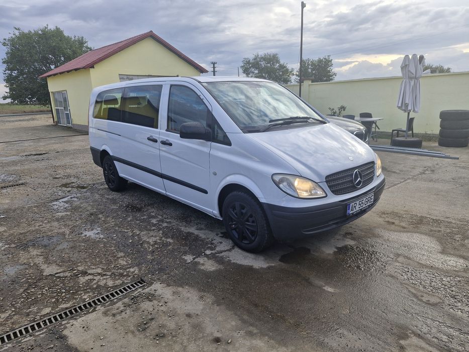 Dau in chirie Mercedes Vito 8+1 locuri, 2.2 diesel