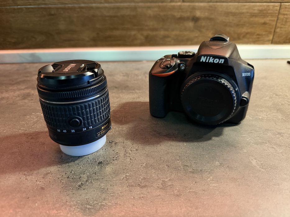 Vand Nikon d3500 + obiectiv 18-55 mm