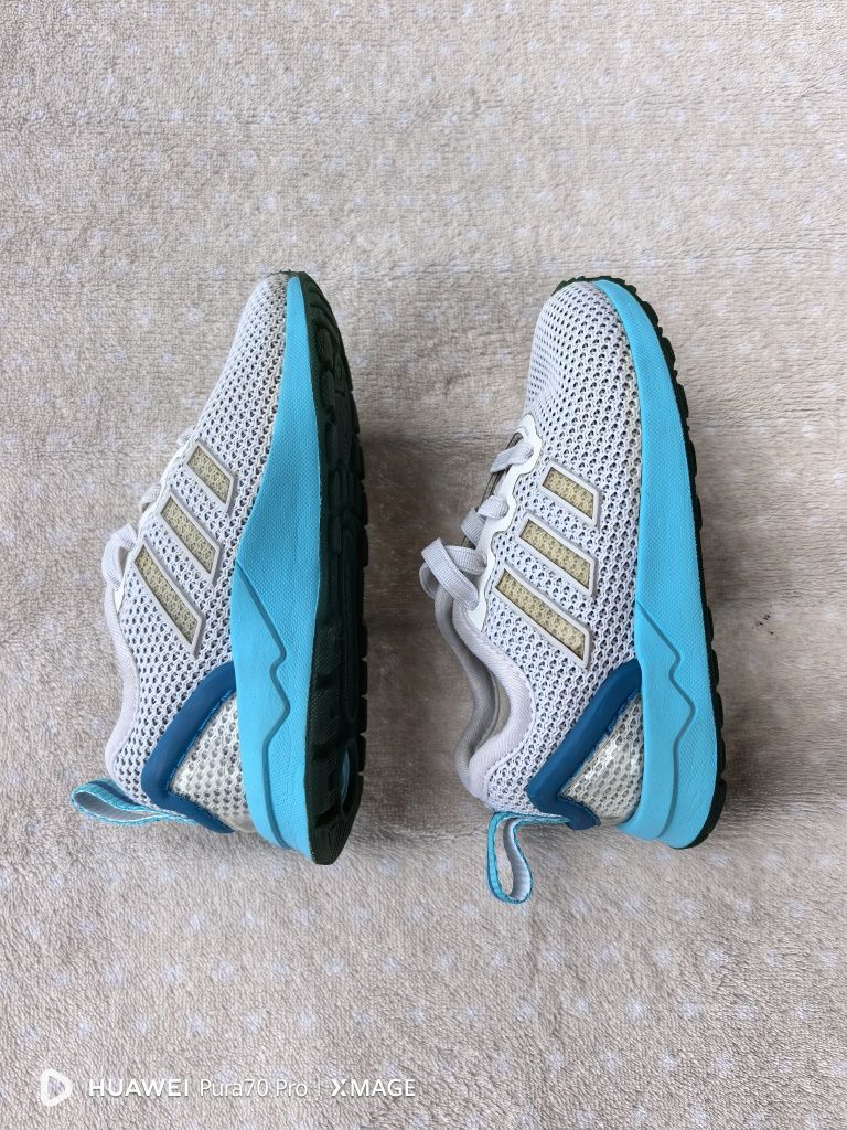 Невероятно красиви детски маратонки Adidas номер 21 стелка 13см