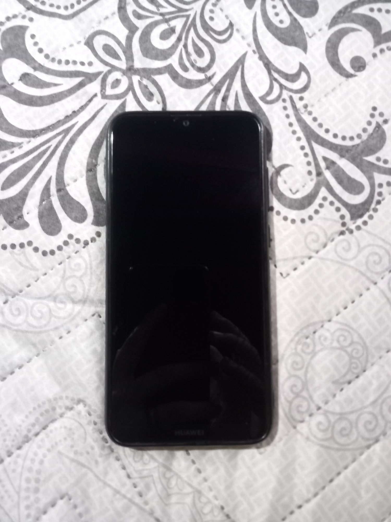 Телефон Huawei Y7