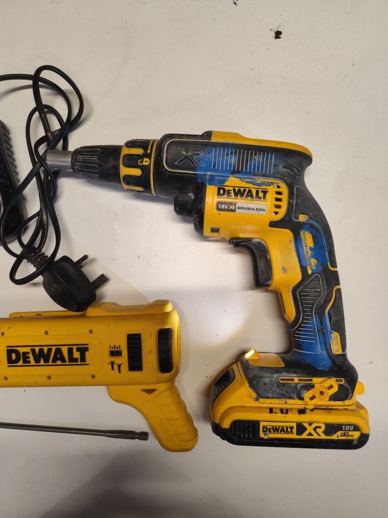 Безчетков акумулаторен винтоверт за гипсокартон Девалт DeWalt DCF620