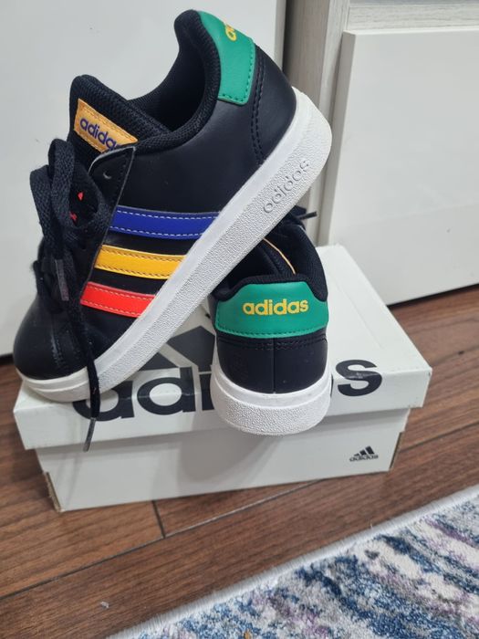 Vând adidași Adidas