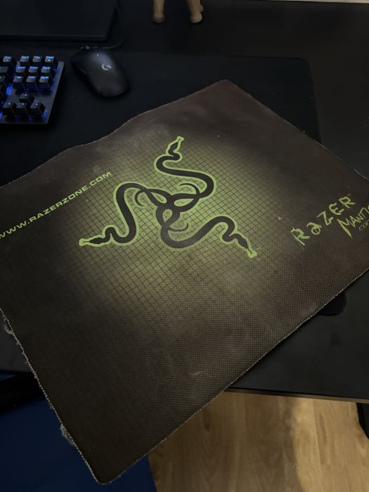 Vand 2 mousepad-uri razer